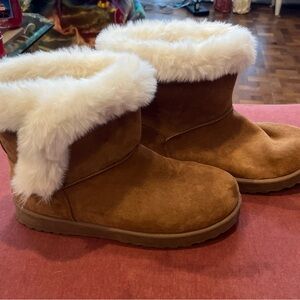 Kohl's Chestnut Boots with Cream Fur